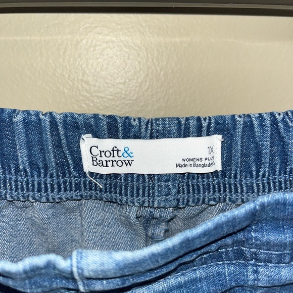 Women's Blue Jean Shorts/Capris - Picture 3 of 4